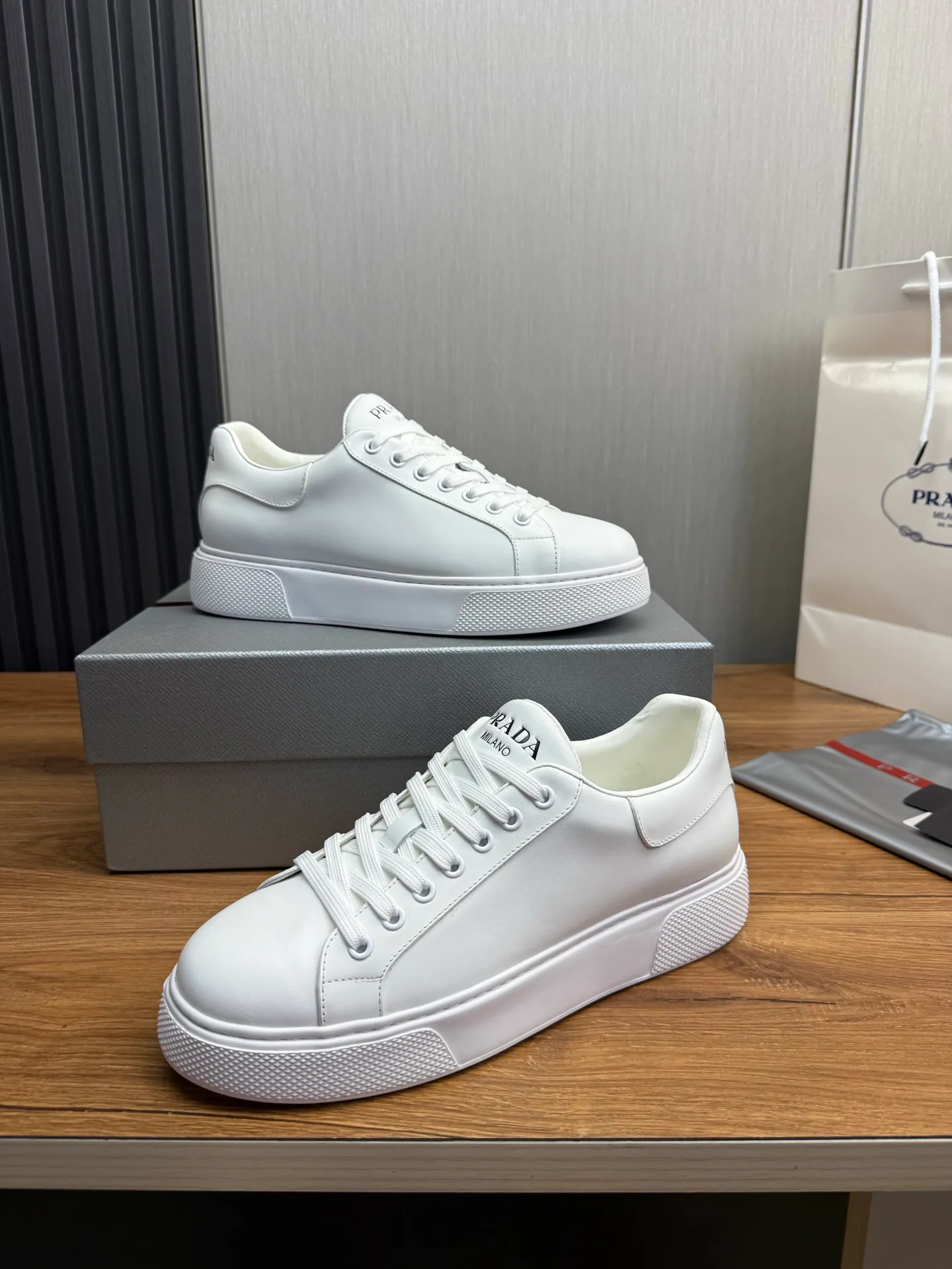 Men's shoes 💰580💰 [PRADA] Men's shoes are popular in the counter, official website is synchronized, 1 high-quality shipment ✔️Imported cowhide fabric + cowhide lining, 1🆚1 replica, original sole, 38-45 (45 customized, non-refundable)